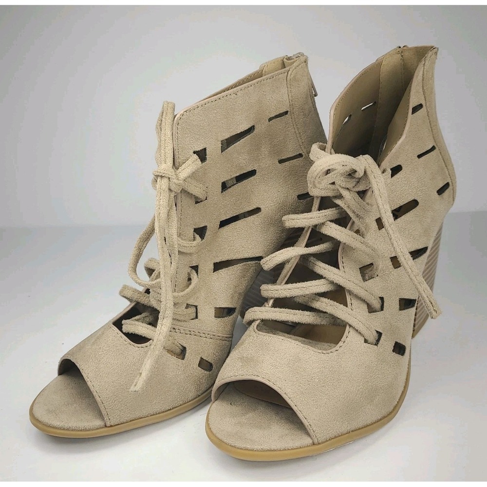 Soda Lace-Up Cutout Peep Toe Booties – Size 7.5 – EUC